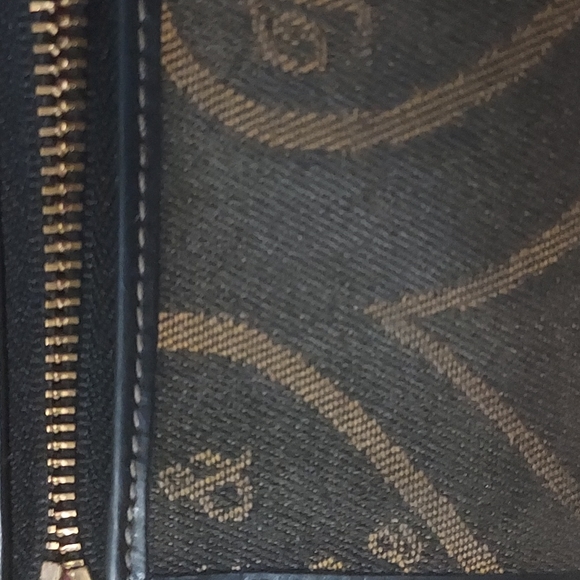 Dooney and Bourke Wallet - Picture 10 of 11